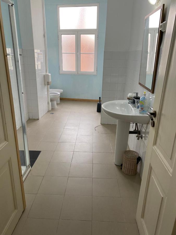 Artdeco Chiado 4 - Large Comfortable Double Room With Shared Bathroom Lisboa Eksteriør bilde